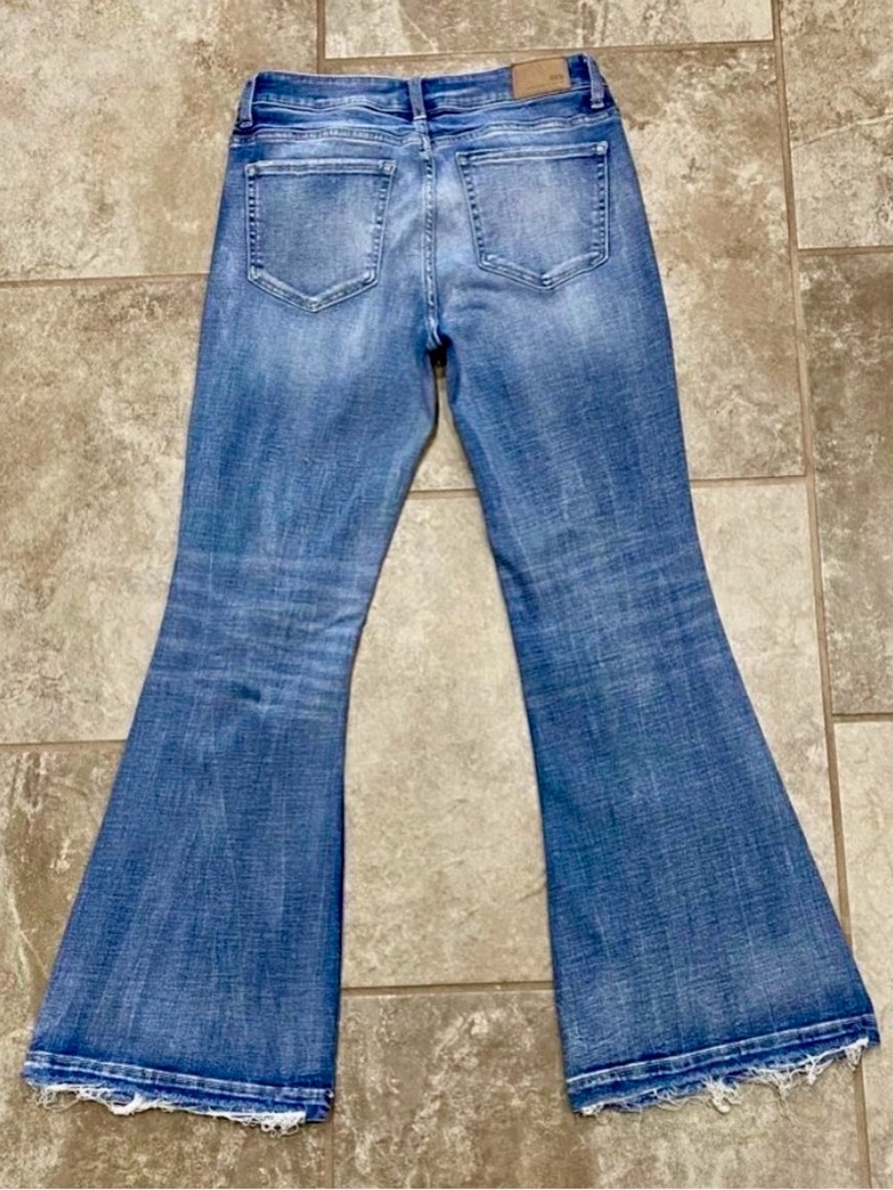 BKE Payton Mid Rise Flare Distressed Stretch Jeans Size 27x29.5 Women’s EUC - Picture 4 of 10